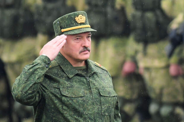 Лукашенко пригрозил министру сельхоза отправкой в штурмовики из-за телят