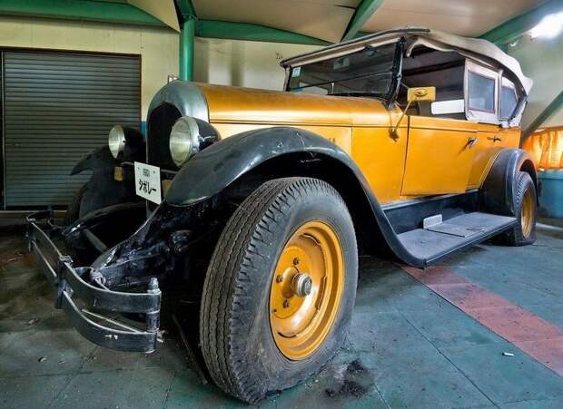 Заброшенный автомобильный музей в Японии заброшенные автомобили, музей, ретро авто, япония