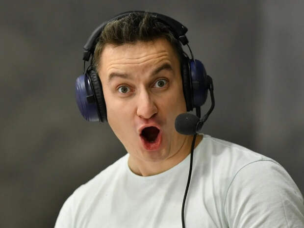 Омский комментатор в прямом эфире оскорбил хоккеистов из Казахстана