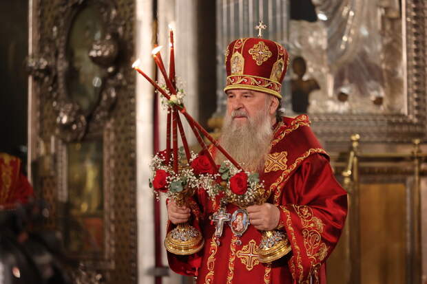 Александр Беглов посетил Александро-Невскую лавру и поздравил петербуржцев с праздником Пасхи