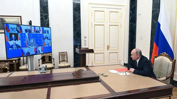 Путин 24 ноября обсудит с правительством уровень зарплат бюджетников