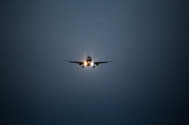 Самолет с пассажирами на борту подал сигнал бедствия по пути в Якутск