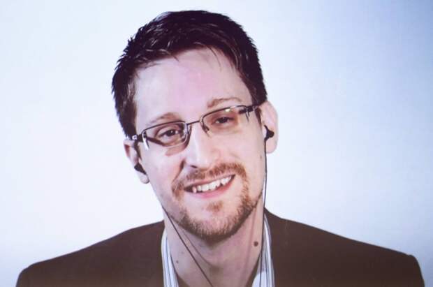 Сноуден заявил о стабильности для семьи после получения гражданства РФ