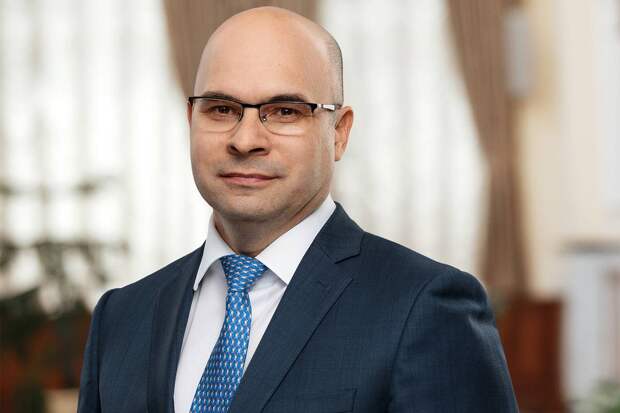 Стилист объяснила смысл галстука с крысами у топ-менеджера Банка России