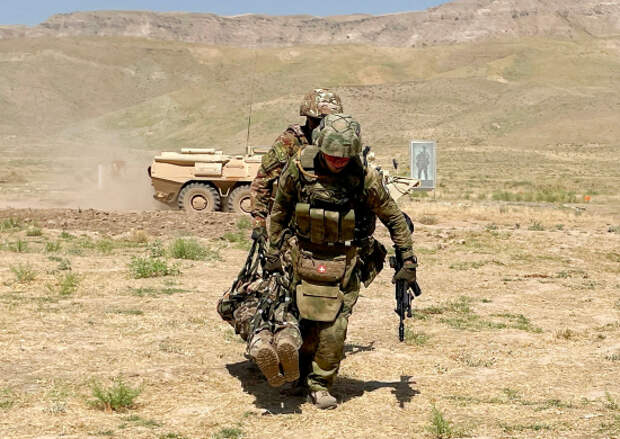 Российские мотострелки уничтожили командный пункт условного противника в Таджикистане