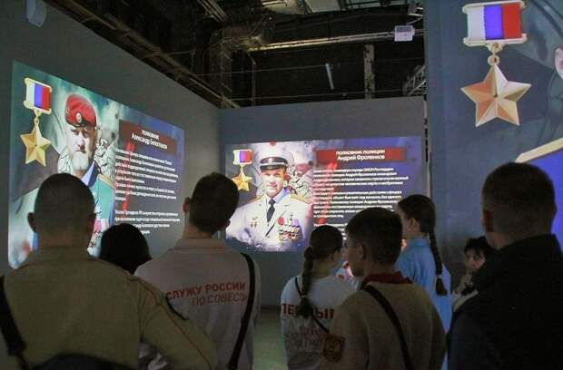 В Мелитополе открылась выставка к десятилетию Росгвардии