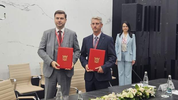 На ПМЭФ подписали соглашение о строительстве хоккейной школы Касатонова в Петербурге