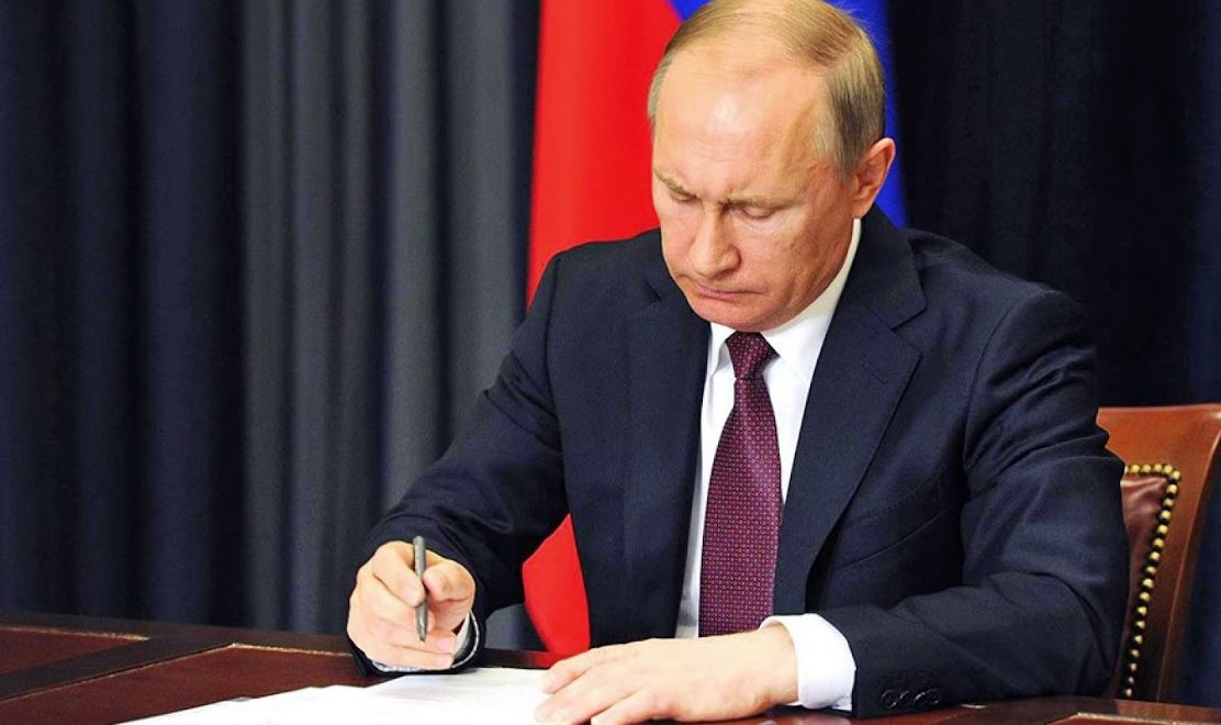 putin-odnim-roscherkom-pera