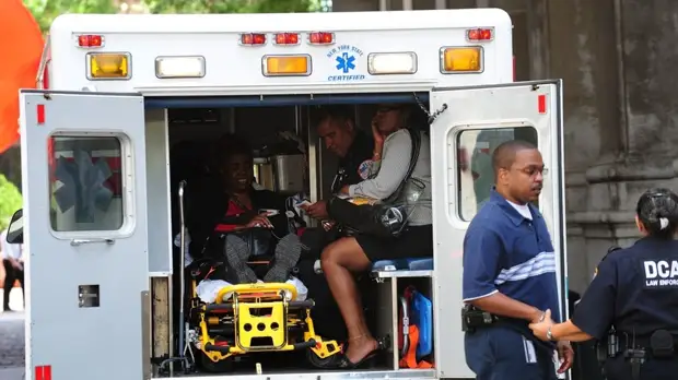 В результате обрушения шатра в парке в США госпитализированы 12 человек