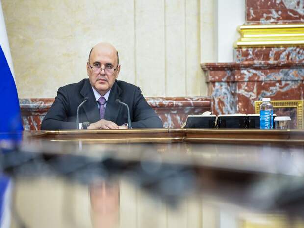 Михаил Мишустин вручил грамоту тюменке