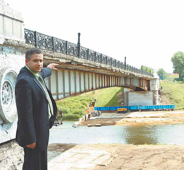 Ельцин упал с моста в реку