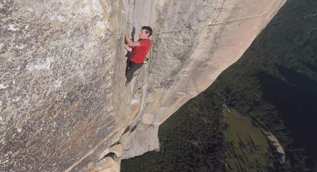 Stop What You’re Doing An Watch This Dizzying 360 Video Of Alex Honnold Climbing El Capitan Without Ropes