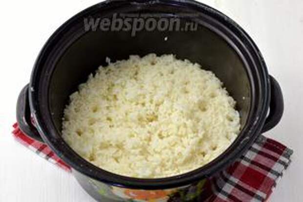 340 г риса отварить до готовности в подсоленной воде с кусочком сливочного масла (10 г).