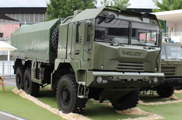 Новые военные грузовые автомобили