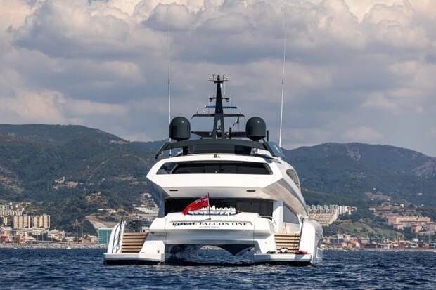 Суперяхта Royal Falcon One — космический корабль на воде разработанный совместно с Porsche