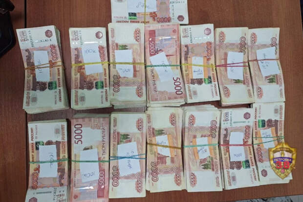 В Москве муж и жена вынесли из чужой квартиры 7,4 млн рублей