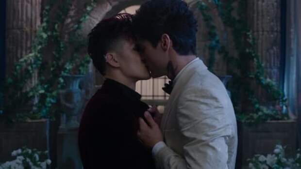 Magnus and alec shadowhunters