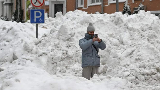 В центре Москвы нашли царь-сугроб