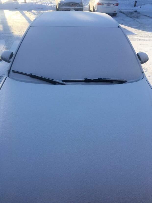 Снег укрыл автомобиль абсолютно ровным слоем красота, перфекционизм, симметрия