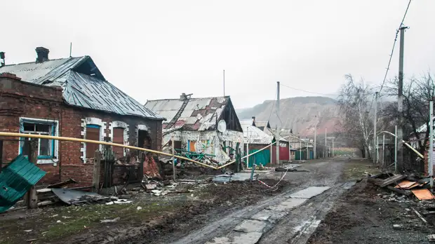 «Осколки лобового стекла попали маме в лицо»: 13-летнюю девочку из Донбасса обстреляли вместе с родителями