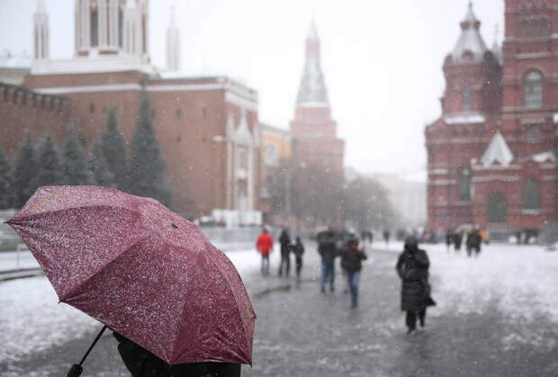 Москву заметет мокрым снегом