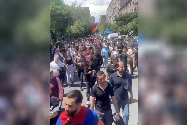 В Ереване свыше 30 тысяч человек вышли на акцию протеста за отставку Пашиняна