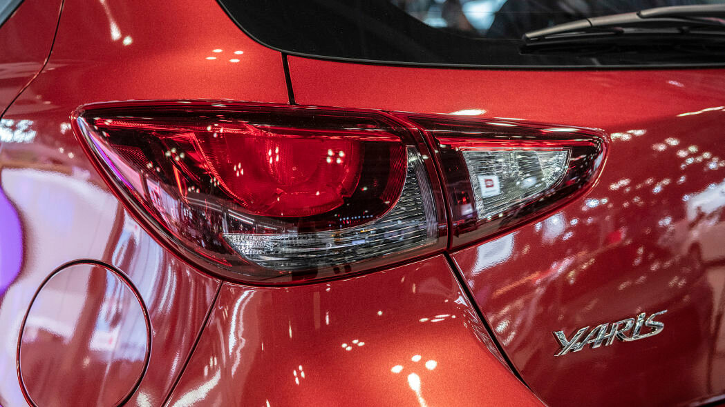 Хэтчбек Toyota Yaris 2020 года выпуска для Америки это в основном хэтчбек Mazda2 , в отличие от техно-красавца для Европы.