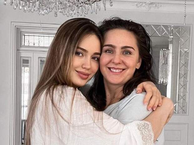 «Будешь забитой теткой: мама Анастасии Костенко заступилась за дочь после наезда