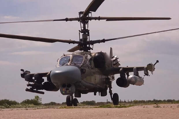 Экипаж вертолета Ка-52М ВКС успешно поразил подразделения ВСУ в зоне проведения СВО