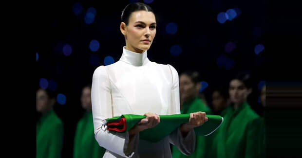 Мэрайя Кэри на сцене и девушка Леонардо Ди Каприо с флагом: как прошло открытие Олимпиады-2026