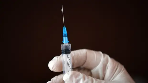 «Дискредитация государства»: как в России лоббируют антиваксерское движение