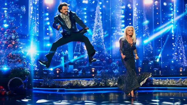 «Выключили телевизор через 5 минут»: почему зрители назвали новогодние огоньки 2026 года полным провалом