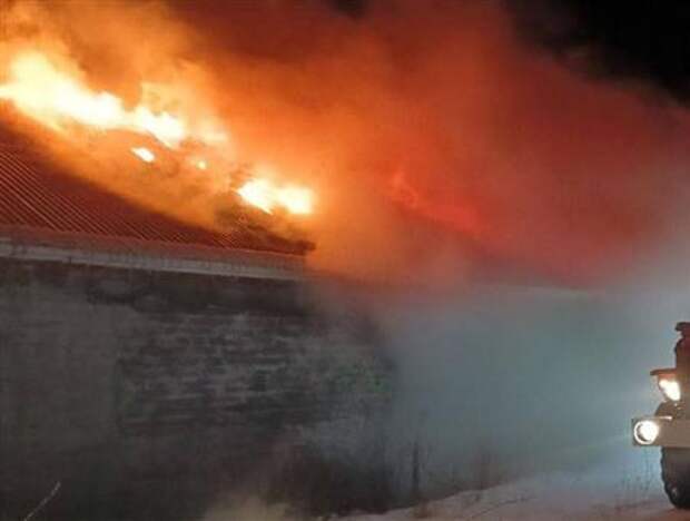 В Кинельском районе горел склад