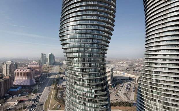 Возможность панорамного вида обеспечивают открытые балконы. /Фото: archi.ru Возможность панорамного вида обеспечивают открытые балконы. /Фото: archi.ru