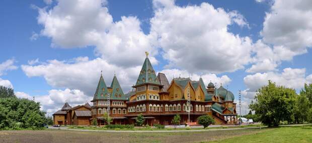 Чтобы увидеть сказочный дворец-терем, отправляйтесь в Коломенское