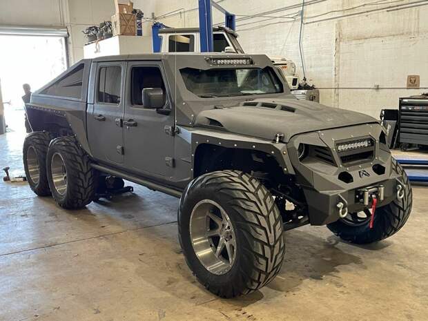 Jeep Apocolypse Hellfire 6x6 с двигателем V8