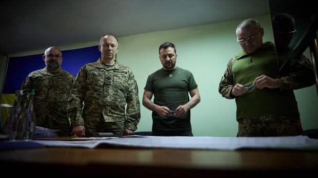 Президент Зеленский опубликовал фото «важного» совещания с военными без главкома ВСУ Залужного