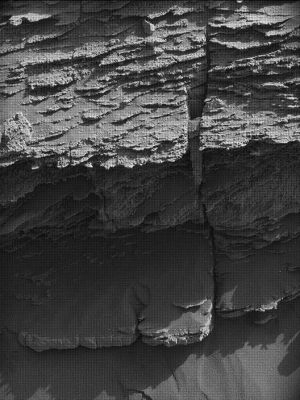 Фото с Марса: Curiosity обнаружил трехслойный хребет, который может предоставить новые доказательства существования воды на Марсе