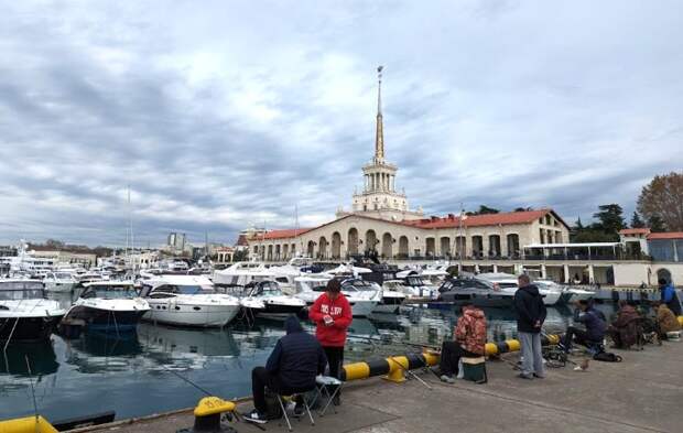 Трехчасовые учения со стрельбами пройдут в районе морпорта Сочи