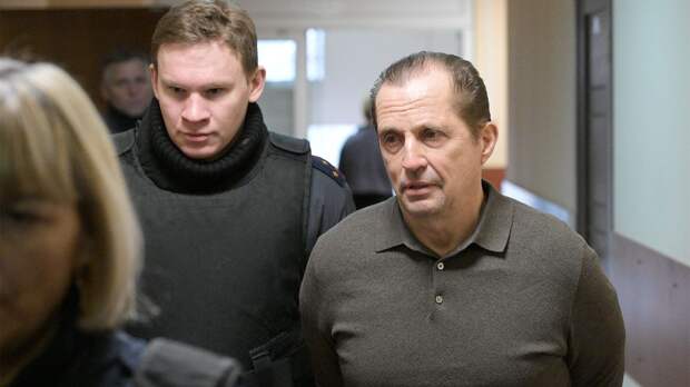 «Искренне раскаиваюсь и признаю свою вину». Экс-председатель совдира «Локо» со слезами произнес речь в суде