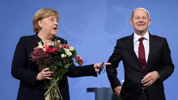 Рейтинг популярности Шольца упал до рекордных 38%