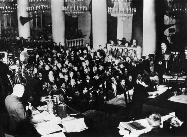 Нарком юстиции Крыленко на одном из судебных процессов в 1936 году. Getty Images