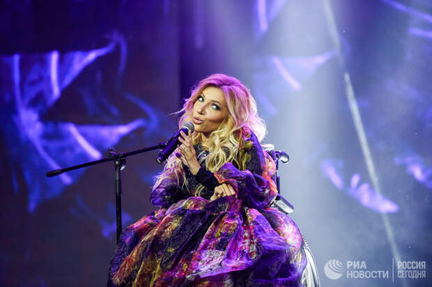 Российская певица Юлия Самойлова выступает на финале конкурса красоты Мисс СНГ-2017