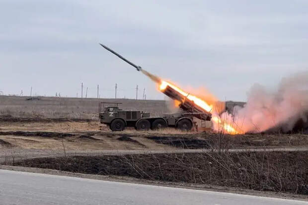 Военный эксперт: Пока ВСУ ждали удара на Покровск с юга, ВС РФ начали обход города с запада и востока