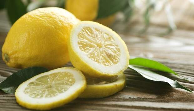 Лимоны могут нарушить кислотно-щелочной баланс полости рта.