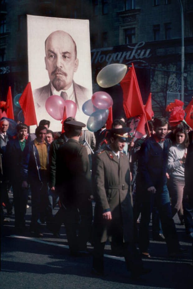 Назад в СССР: колоритные и правдивые фотографии, сделанные неизвестным фотографом в 1980-х годах