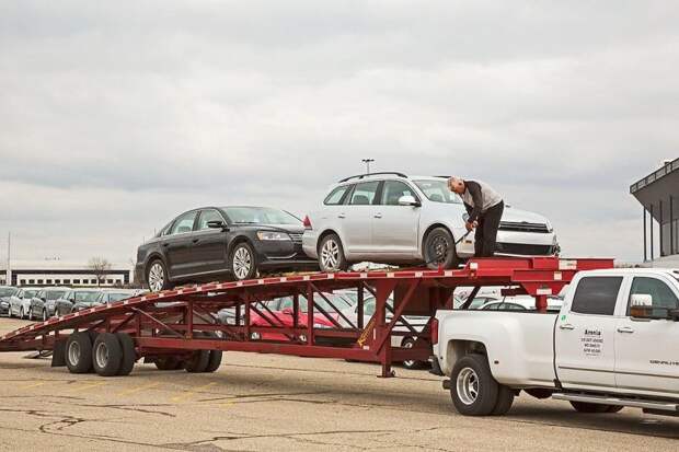 Кладбище новых Volkswagen в американской пустыне volkswagen, авто, автомобили, автостоянока, парковка