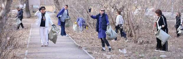 Жители Карагандинской области вышли на уборку после зимы