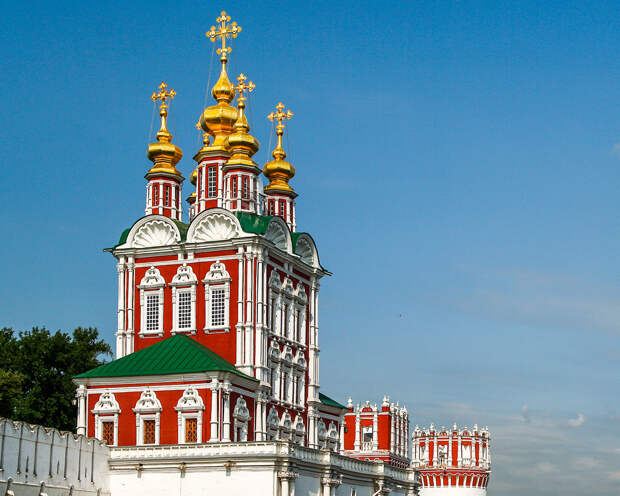 Преображенская надвратная церковь в Новодевичьем монастыре, XVII век