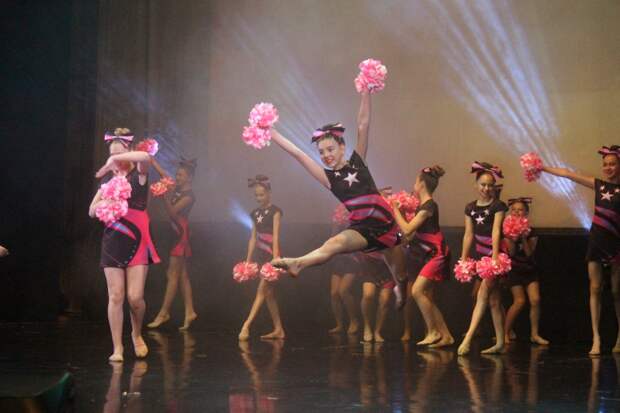 Двухчасовым шоу уссурийские чирлидеры закрыли еще один спортивный сезон